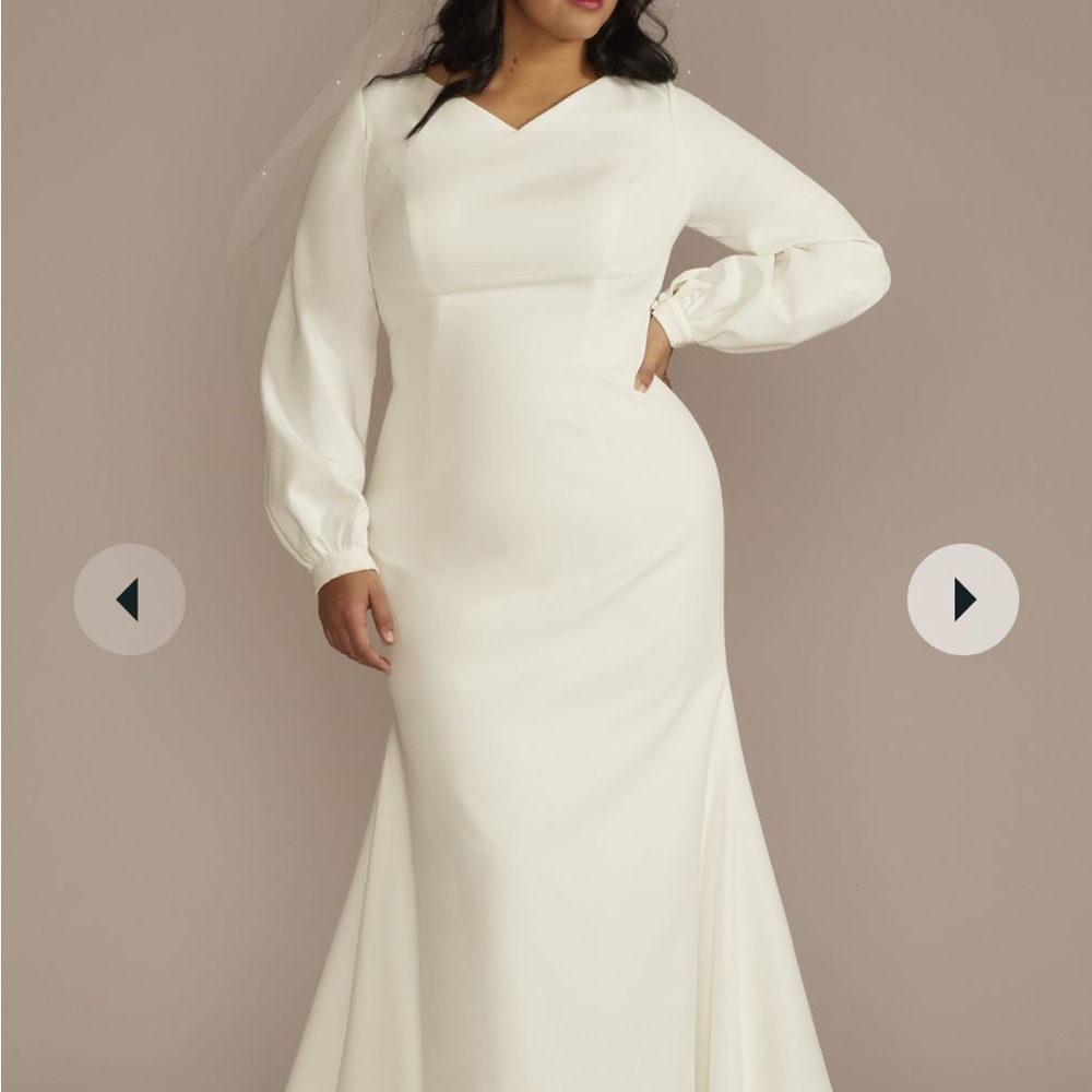 David’s Bridal crepe billow sleeve wedding gown ! Brand New !